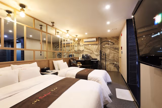 Room (Sweet, Check-in: Fri&Sun 8 PM, Sat 10 PM)