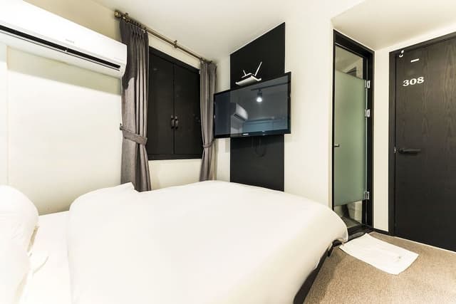 Standard Room (Check-In 9PM on Saturdays,Sundays,Public Holidays)