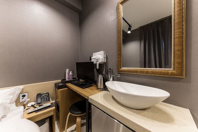 Deluxe Room (Check-In 9PM on Saturdays,Sundays,Public Holidays)