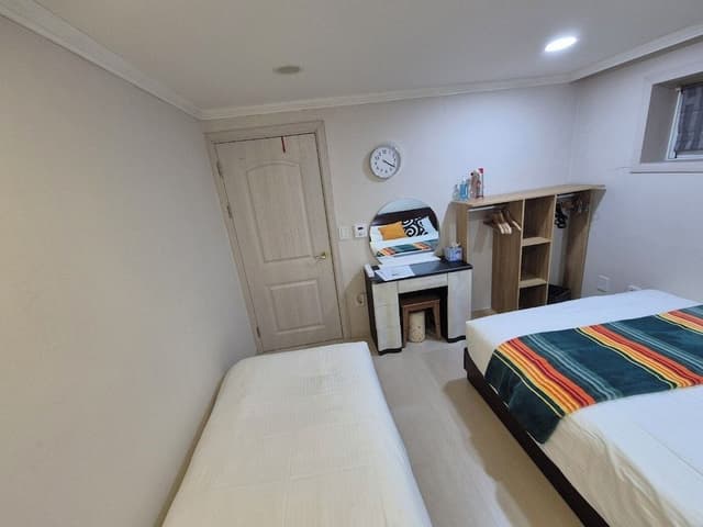 DUL (100% Private Room&Shared BathRoom + free BF)
