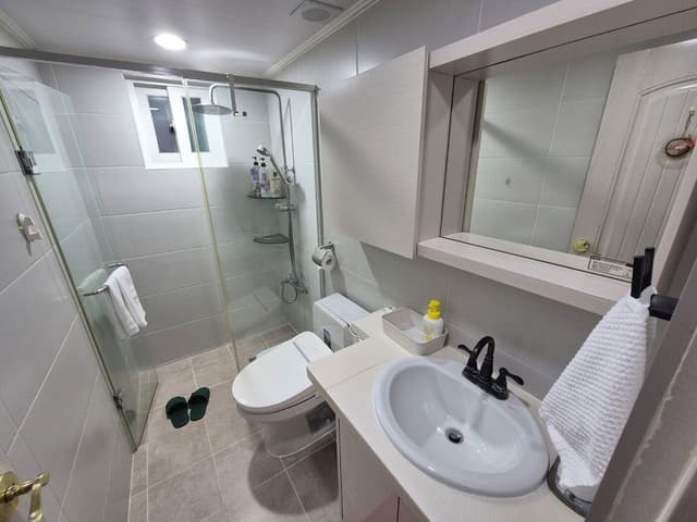 DUL (100% Private Room&Shared BathRoom + free BF)