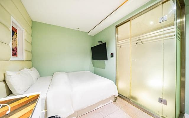 Deluxe Room - No Parking Included