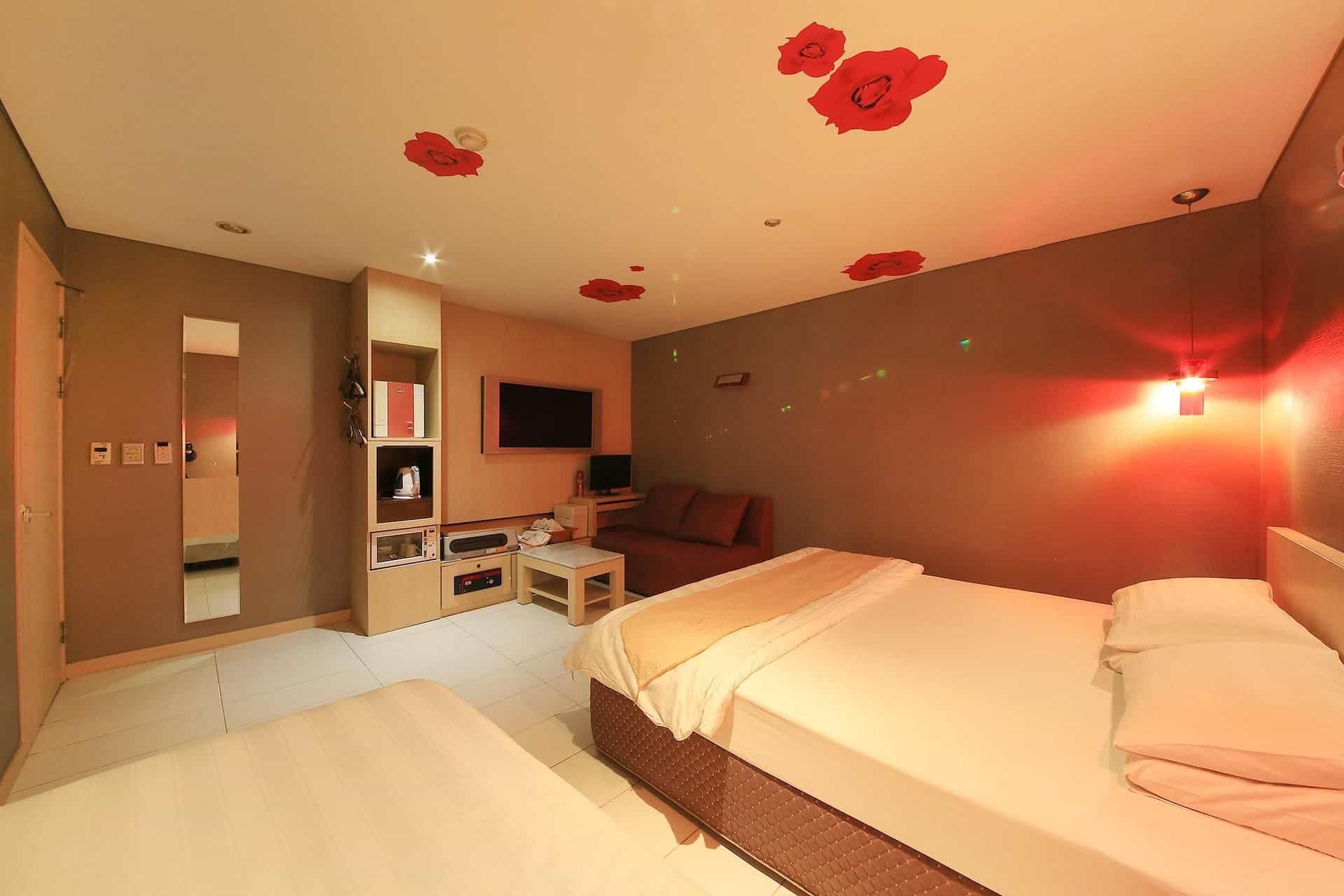 โรงแรมนาวอน ฟิล์ม 372 โรงแรมนาวอน ฟิล์ม 372