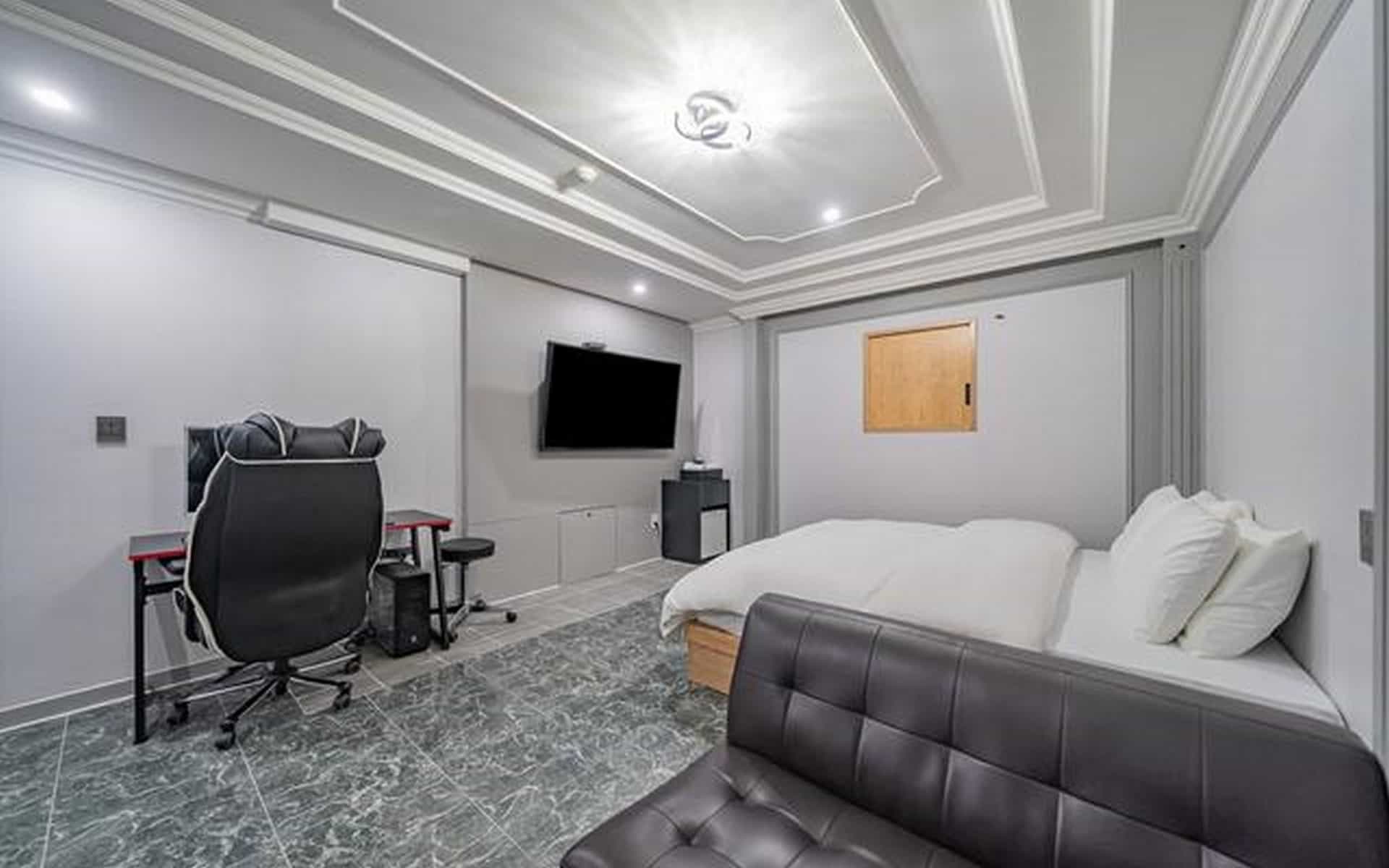 โรงแรมนาวอน ฟิล์ม 372 โรงแรมนาวอน ฟิล์ม 372