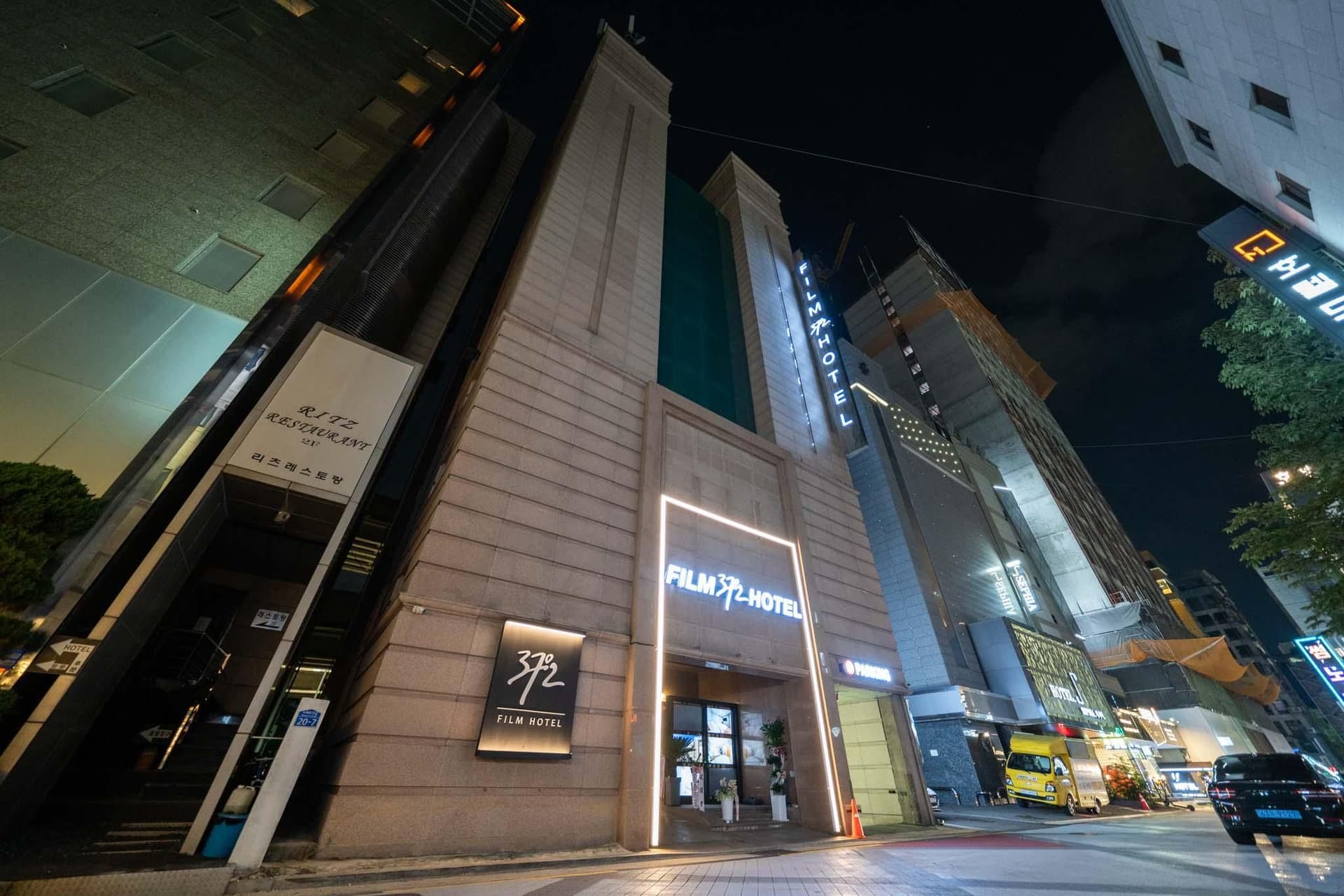 โรงแรมนาวอน ฟิล์ม 372 โรงแรมนาวอน ฟิล์ม 372