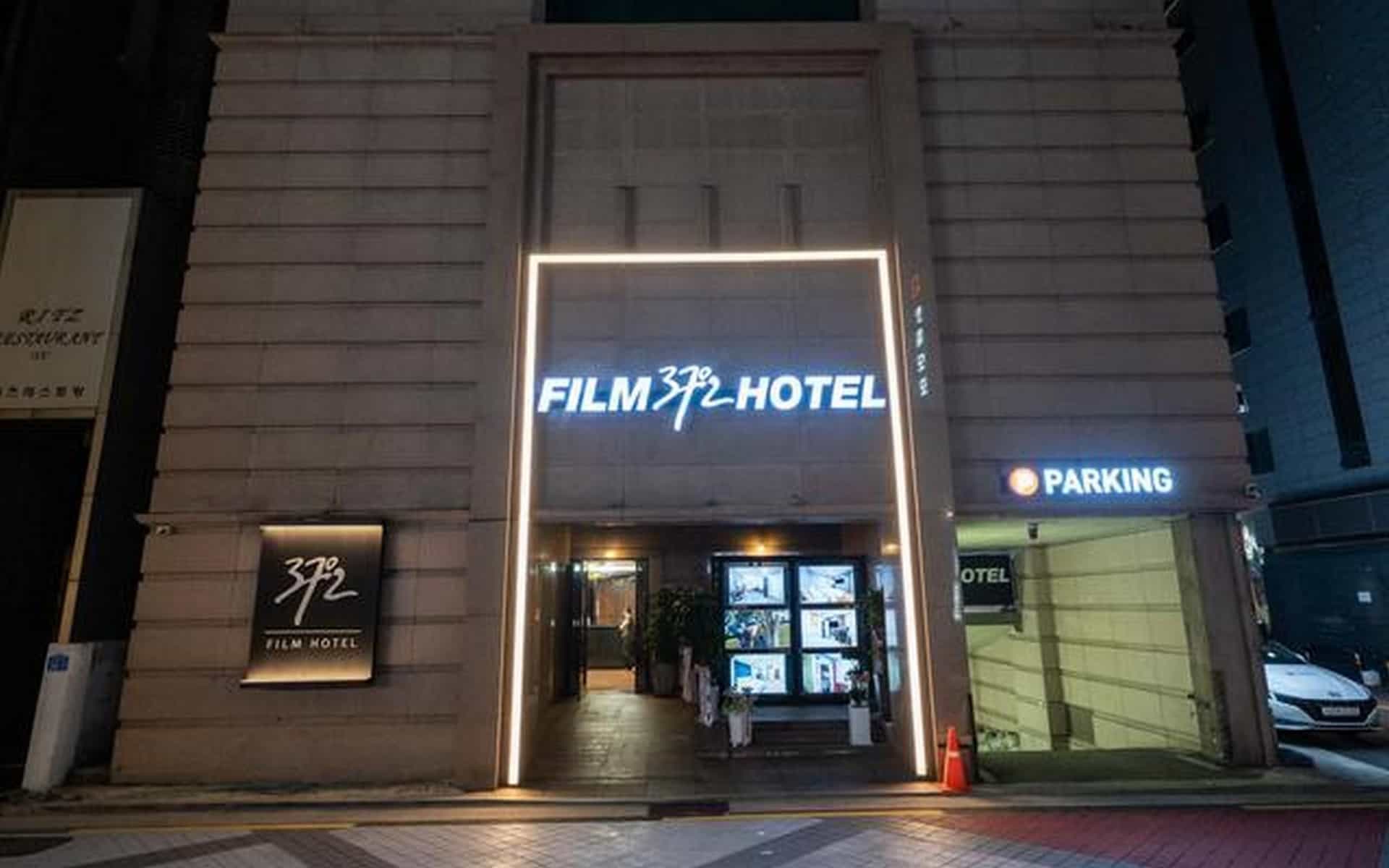 โรงแรมนาวอน ฟิล์ม 372 โรงแรมนาวอน ฟิล์ม 372