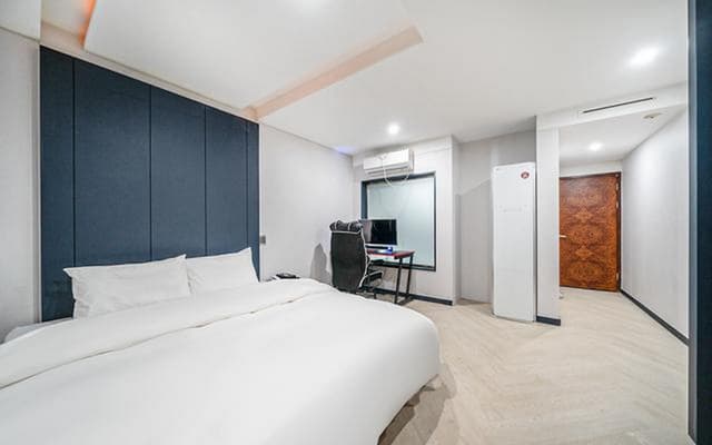 Standard Room - Check-In Mon-Thu 6PM, Fri-Sun, Holiday 8PM