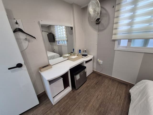 Classic Single Room, 1 Queen Bed