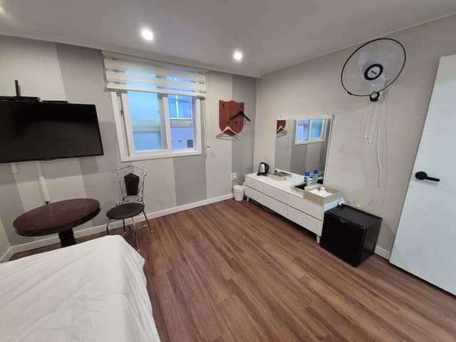Deluxe Single Room, 1 Queen Bed