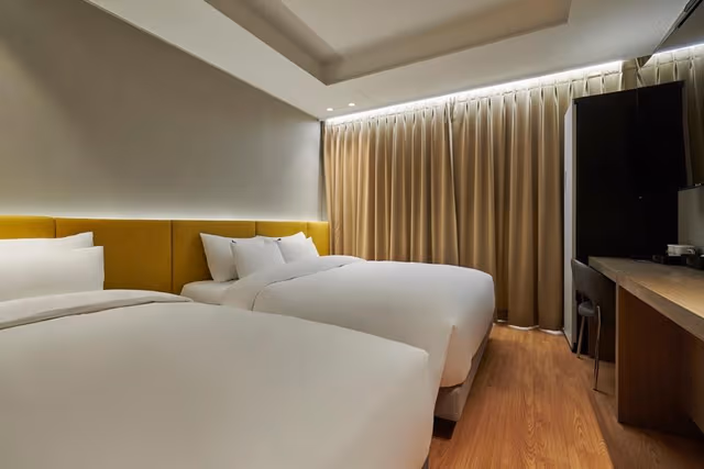 Deluxe - 24-Hour Stay