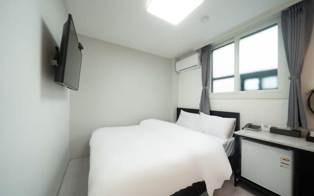 Standard Room - No Parking Included