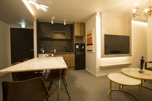 Main Building Suite, No View