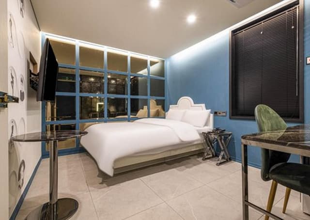 Mirror Room