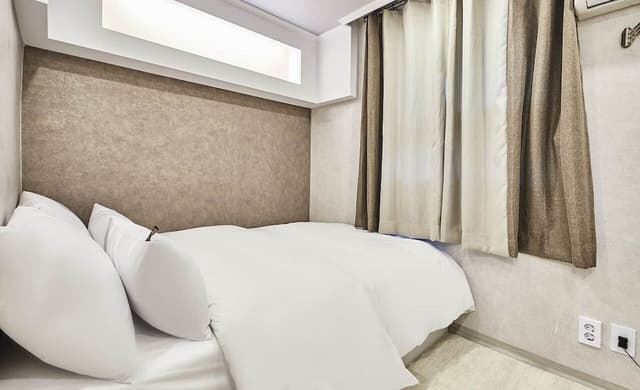 Standard Double Room (Friday,Saturday,Sunday- Check-in 8pm)
