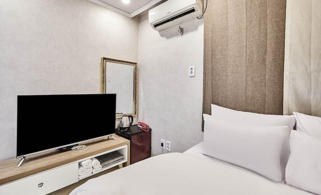 Standard Double Room (Friday,Saturday,Sunday- Check-in 8pm)