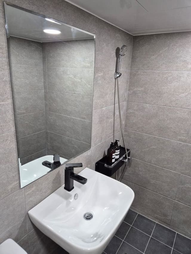 Shared Dormitory, Women only