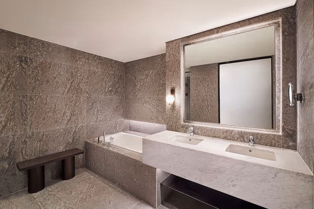 Premier Suite, 1 King Bed, River View