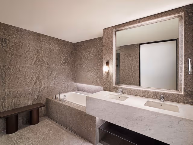 Premier Suite, 1 King Bed, River View
