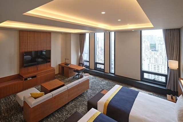 Premium Suite Triple