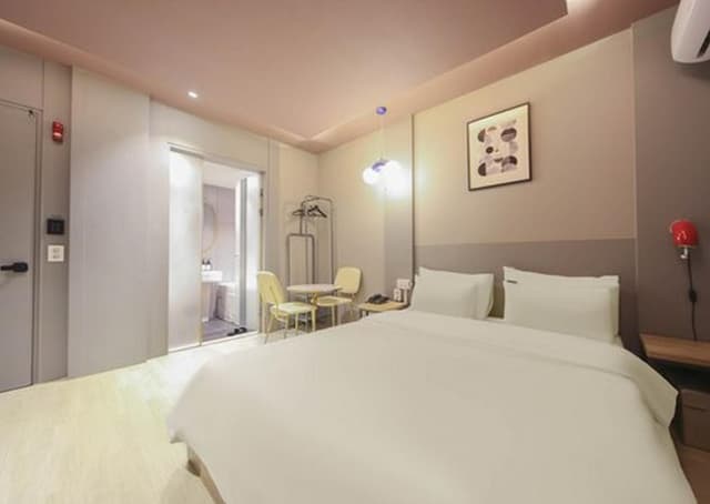 Deluxe Room - Check-In After 10PM, No Parking