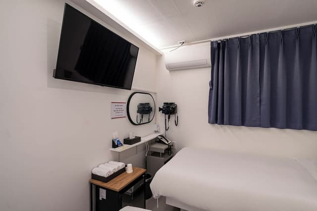 Twin Room (A)