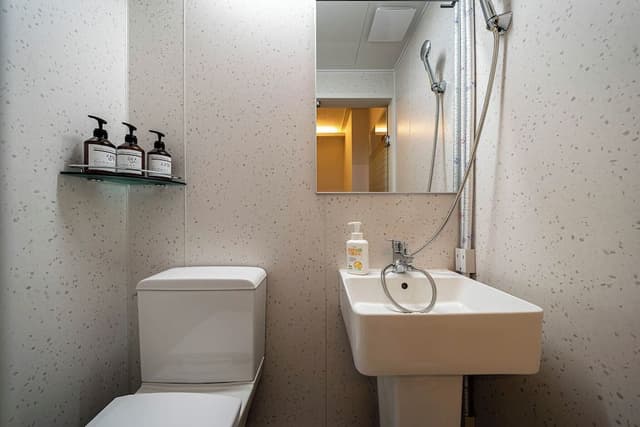 Twin Room (A)