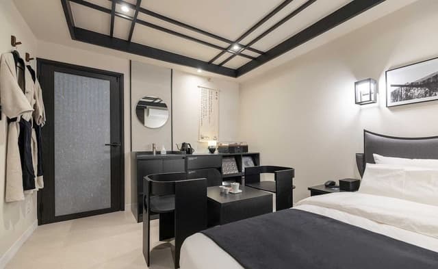 Music/LP+Private spa (available after 9PM)
