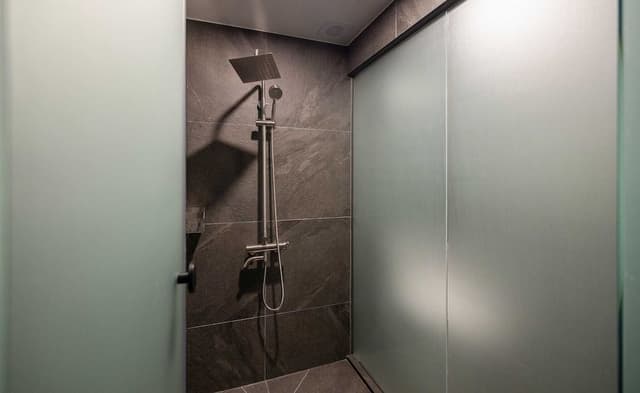 Music/LP+Private spa (available after 9PM)