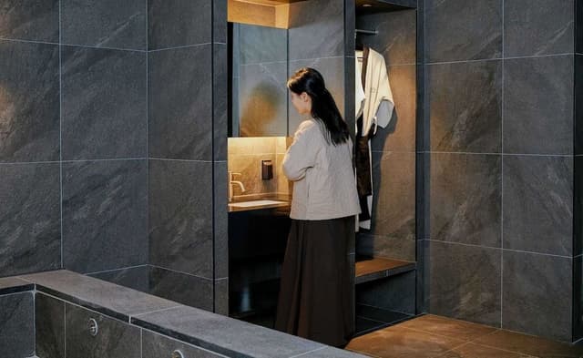 Music/LP+Private spa (available after 9PM)