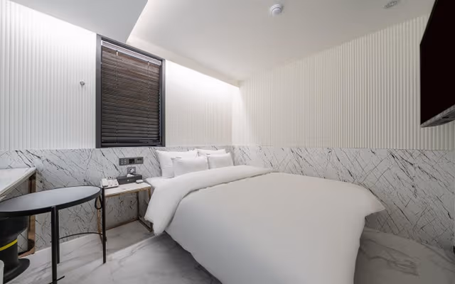 Mini Room - No Parking Included, Check-In After 10:00 PM