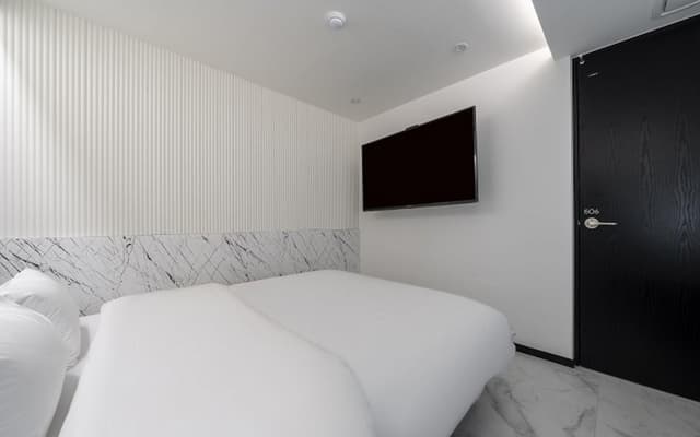Mini Room - No Parking Included, Check-In After 10:00 PM