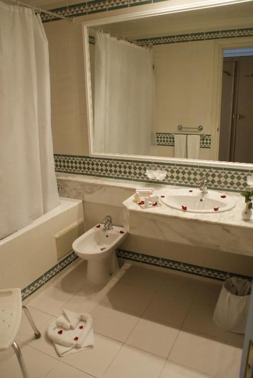 Quadruple Room (1 adult 3 children)