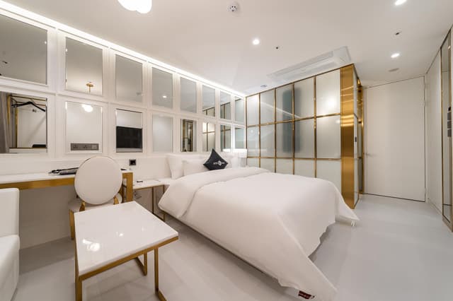 Deluxe Room - Check-In After 8PM, No Parking