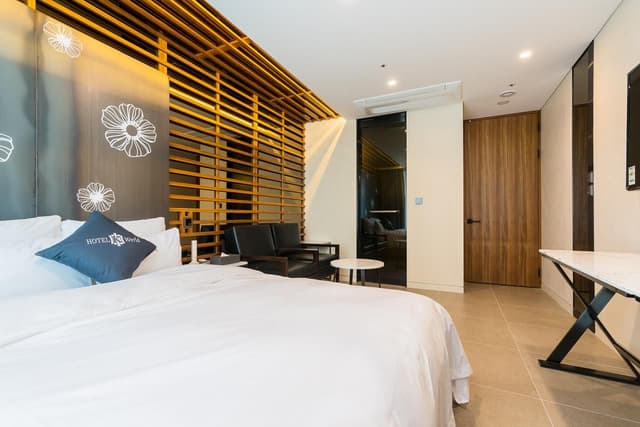 Deluxe Room - Check-In After 3PM, No Parking