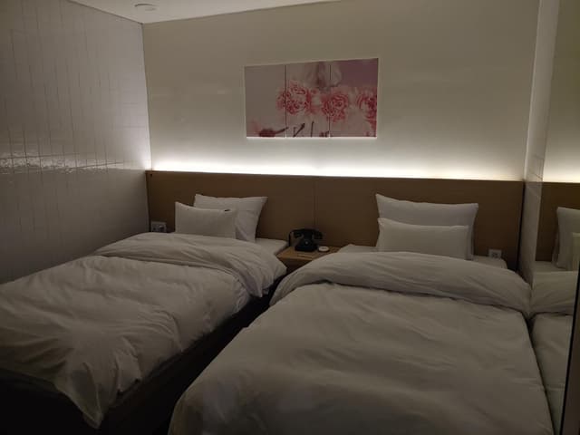Twin Room - No Parking, Check-In After 5:00 PM