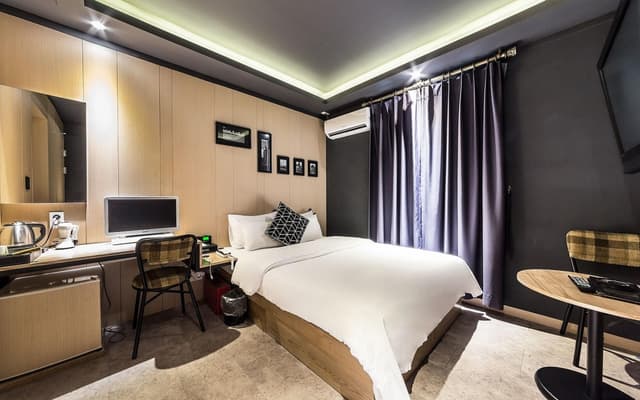 Standard Room A - No Parking Included, Check-in 8PM on Mon to Thur, 9PM on Fri, 10PM on Sat to Sun