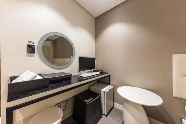 Standard Room, 1 Queen Bed, Smoking, Private Bathroom