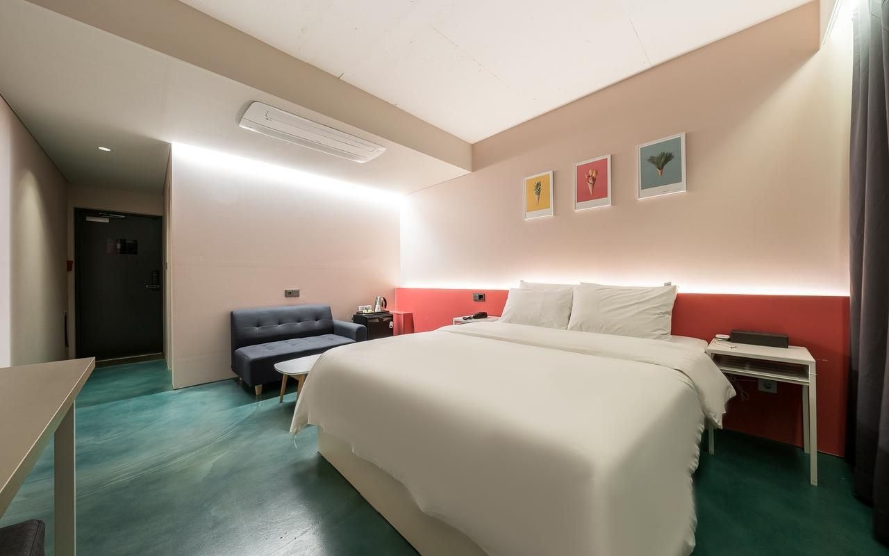 โรงแรมเอช (Hotel H)1