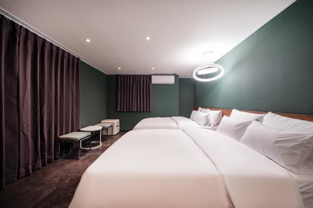 Deluxe Twin Balcony