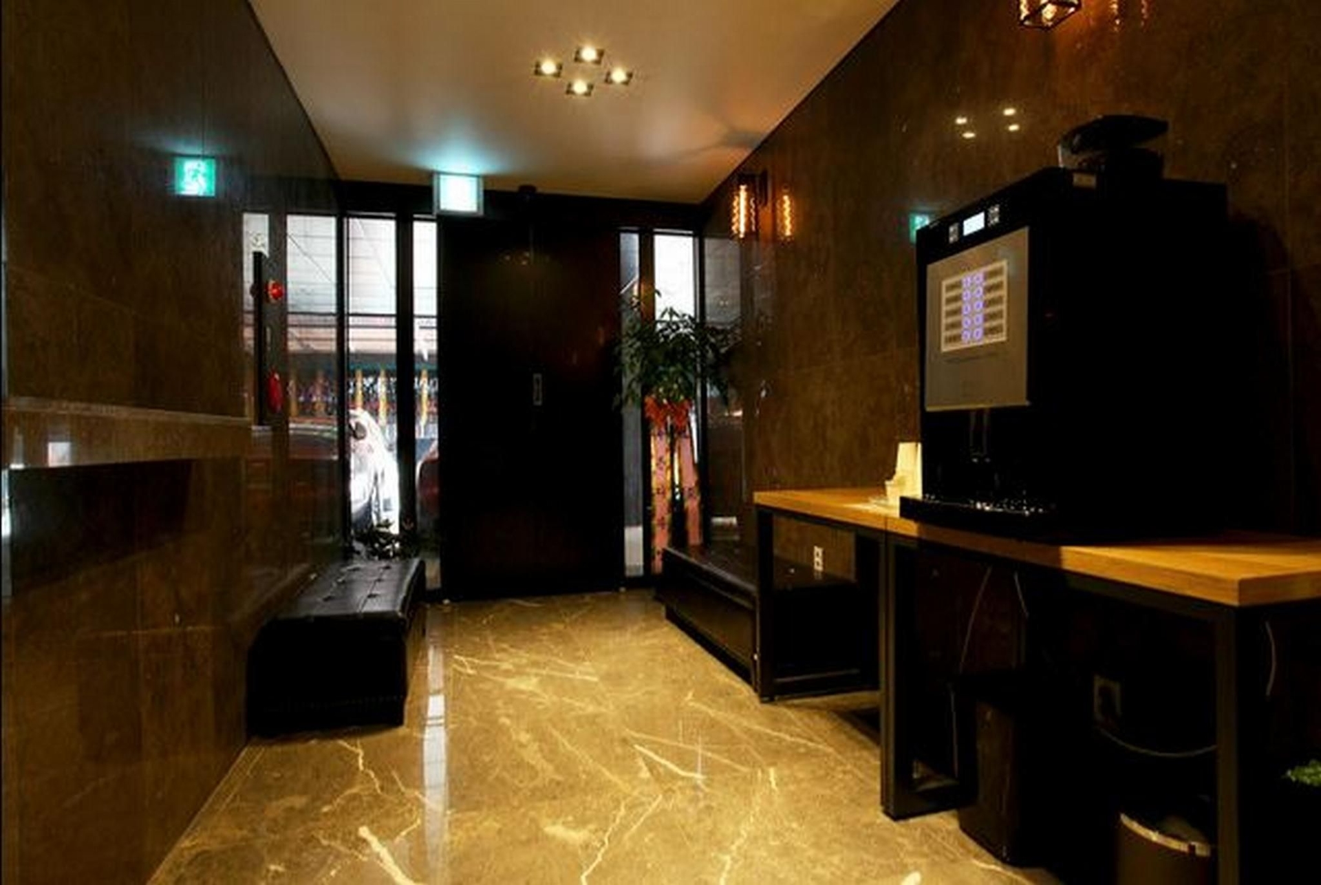 โรงแรมเชอร์รี่ (Cherry Hotel)0