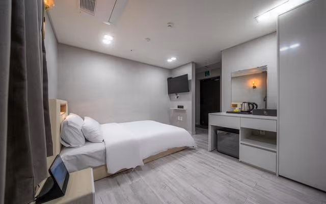 Standard Room A - No Parking