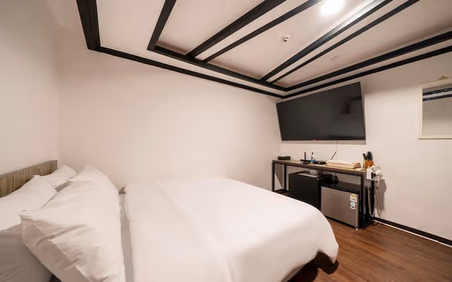 Premium Room - Check-In-Out Sun-Thur 5PM-1PM, Fri-Sat 7PM-12PM