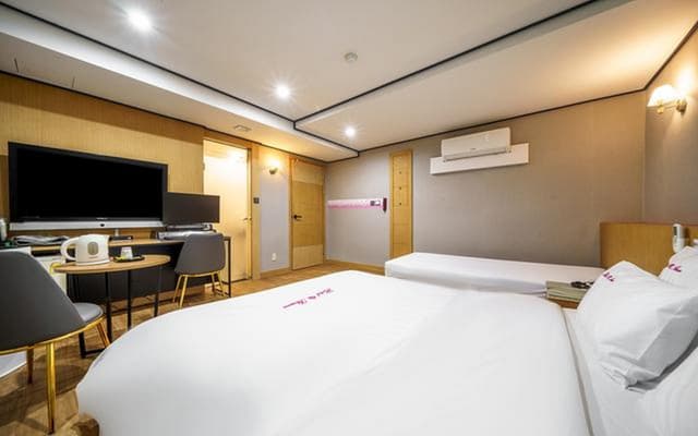 Twin Room A
