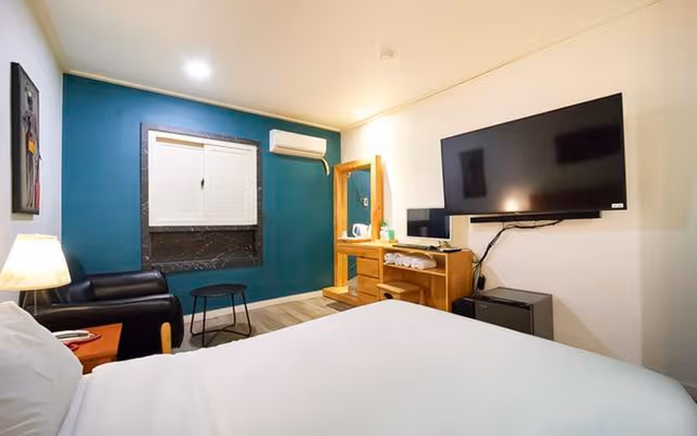 Special Room - Check-In Mon-Fri 5 PM, Sat-Sun, Holiday 9 PM