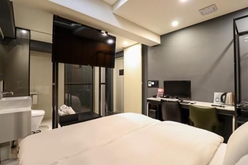 โรงแรมซินชอนวอล (Sinchon Wol Hotel)1
