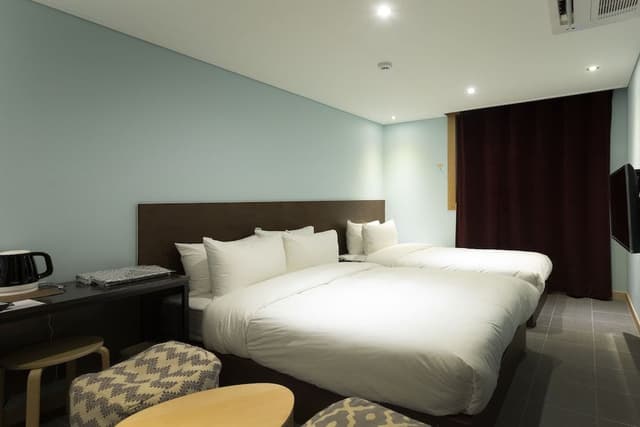 Deluxe Twin Room, Single sized and Double sized bed