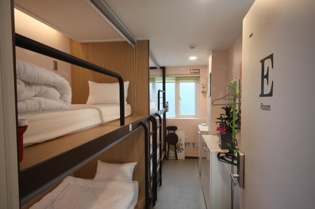 1 Person in 4-Bunk Bed Dormitory - Female Only, No Pets Allowed
