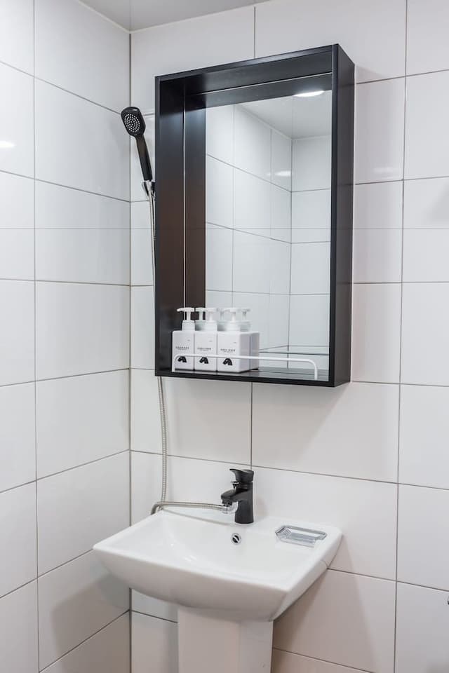 Single Room, 1 Bedroom (Foreigner Only)
