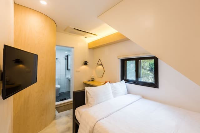 Basic Double Room, 1 Queen Bed (Foreigner Only )