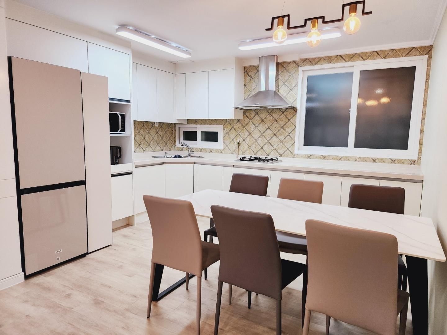 Hongdae Private House 4Bdr 2Bth (165sqm)0